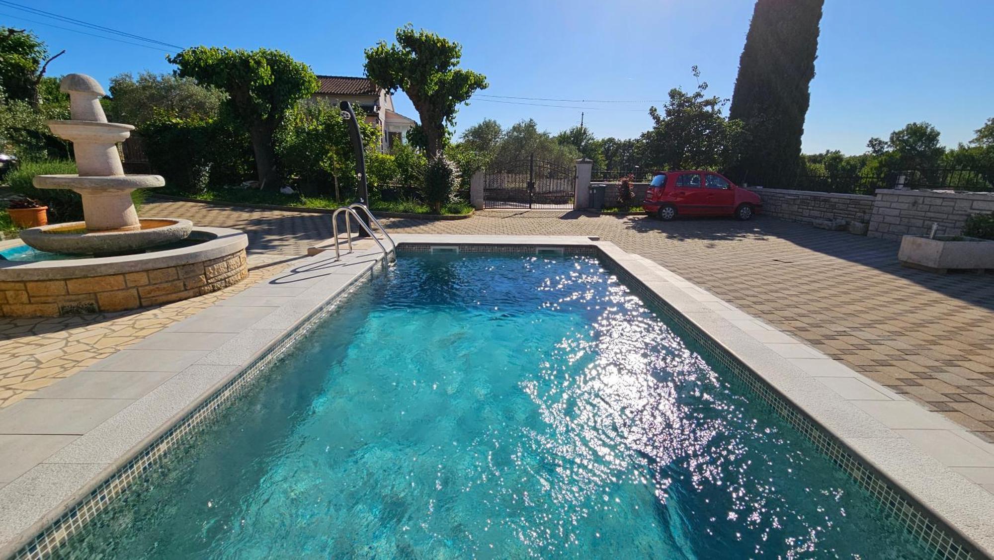 Apartments Vesna With Pool - New! Sveti Lovreč Pazenatički 外观 照片